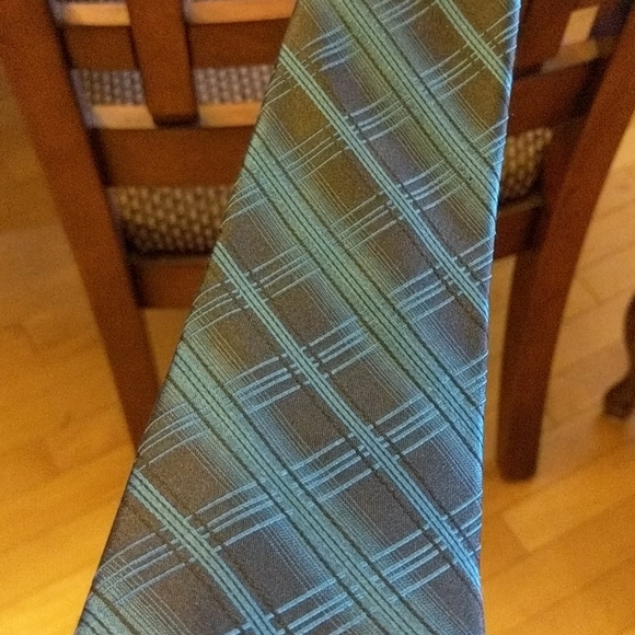Men's Tie - Picture 2 of 3